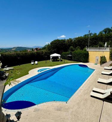 Sant'Angelo in Lizzola House | Living la Dolce Vita with pool