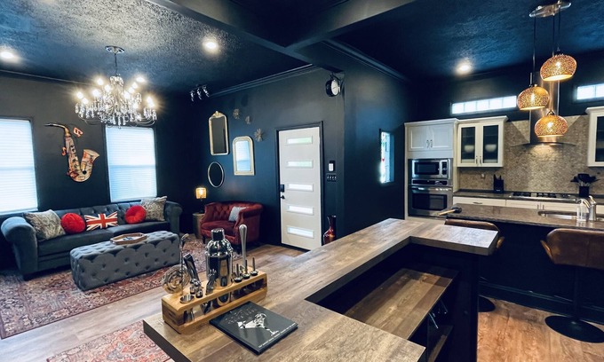 Fountain Square House | Living Like a Rockstar!