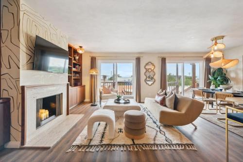 La Jolla House | Living Lux in La Jolla - Beach - AC - Shops