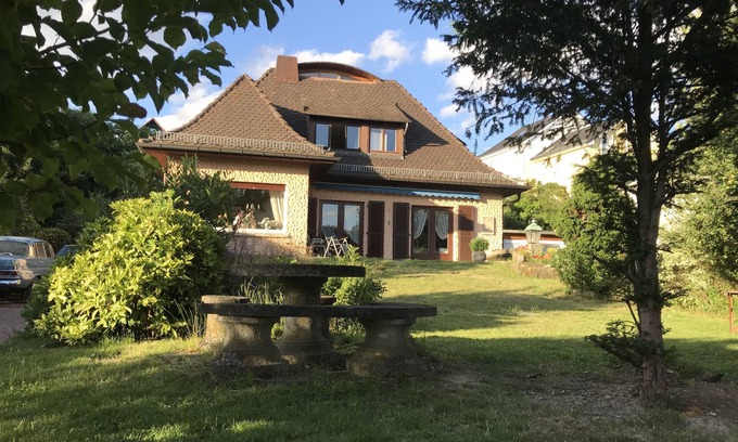 Friedrichsdorf Apartment | Living the Green am Fusse des Taunus Mit Parkplätzen 17 min bis Frankfurt