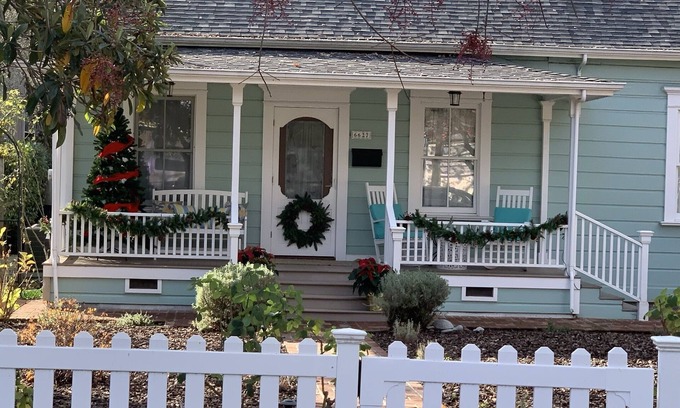 Yountville Cottage | Living the Napa dream in this ideally located Yountville cottage.