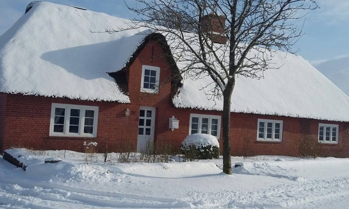 Risum-Lindholm Apartment | Living under a thatched roof, beautiful granny apartment near the North Sea