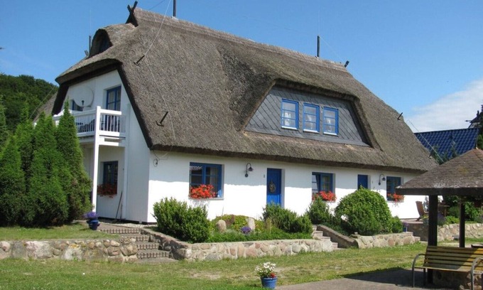 Lancken-Granitz Apartment | Living under "Reet" family friendly, dogs allowed, garden + large open space
