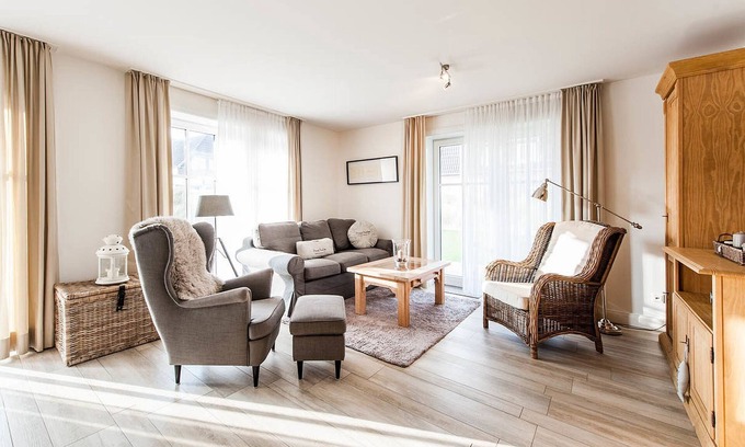 Busum Apartment | Living under thatch - vacation apartment for 4 people