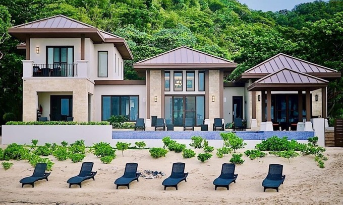 Camp Bay Villa | "LIVING WATERS ROATAN" CAMP BAY BEACH LUXURY OCEANFRONT VACATION VILLA