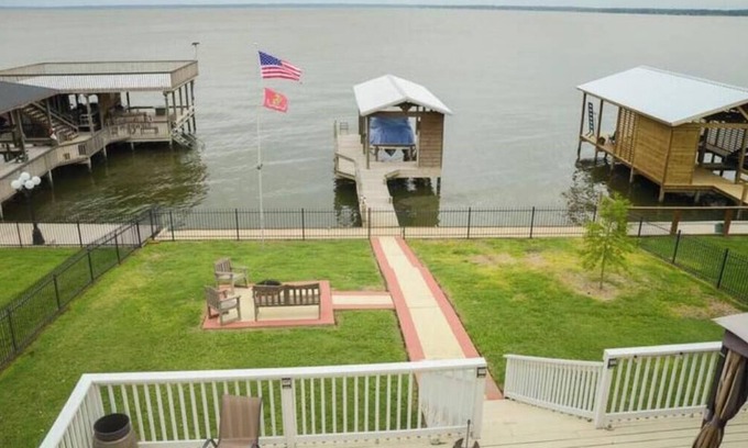 Onalaska House | Livingston Lake Living