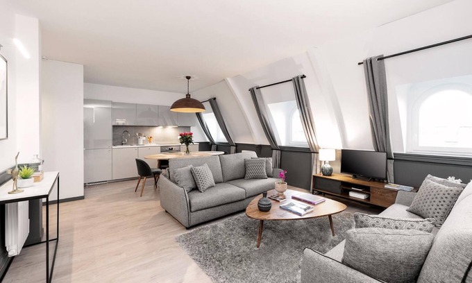 Strasbourg -Saint-Denis Apartment | LivinParis | Luxury A/C 2 Bedrooms Le Louvre - Sacré Cœur View