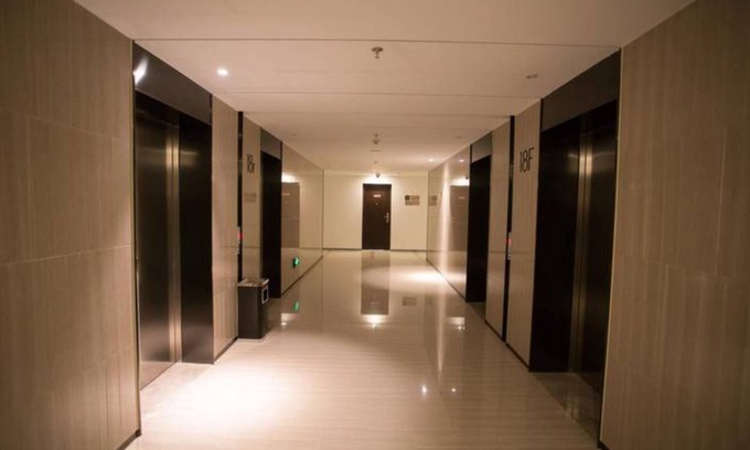 Zhengdong New Area Apartment | Liwu Apartment-Green Land Plaza Branch