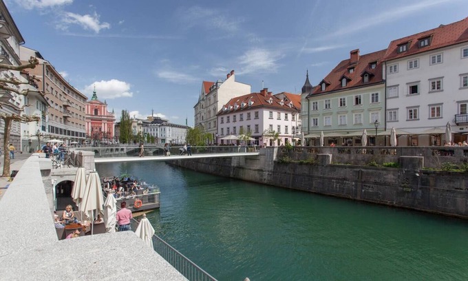 Ljubljana Old Town Apartment | Ljubljana Riverbank Apartment in City Centre!