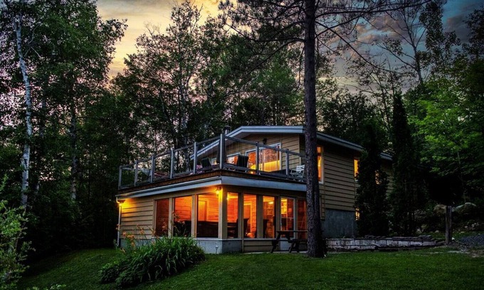 Chertsey House | LKFRNT | Chalet VISTA – Lac Paré ✦ Spa ✦ Waterfront