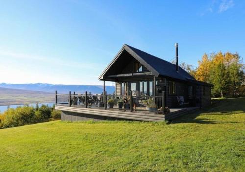 Akureyri Ski Chalet | LL Properties - Charming Panorama Family Cabin