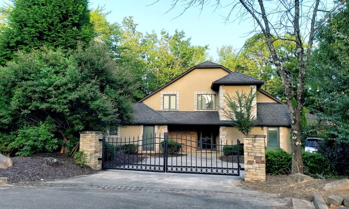 Helen House | LL's house in the heart of Helen