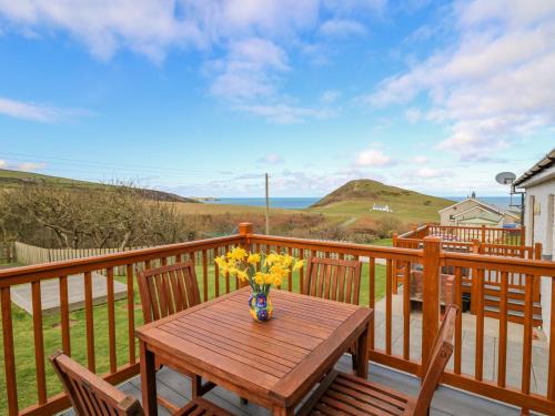 Mwnt House | Llaethdy
