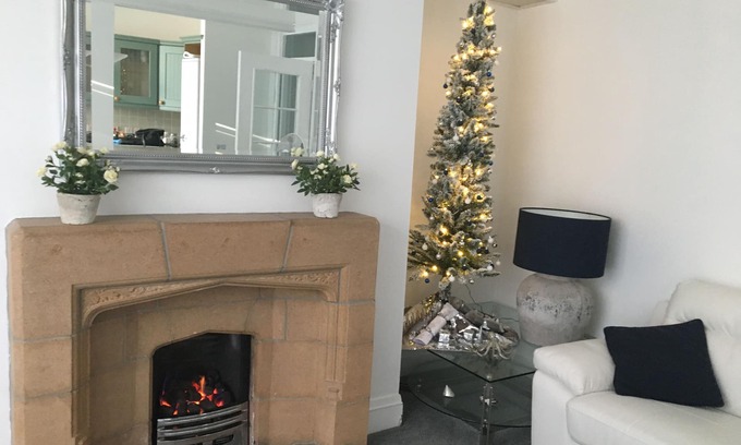 Llandudno Apartment | Llandudno by the Pier & Beaches - Great Location - Bright 2 - Bedroom Apt