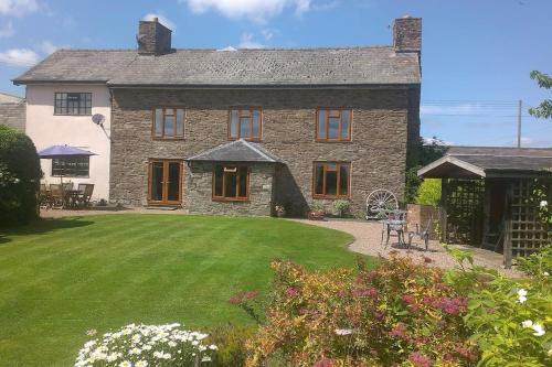 Newcastle-on-Clun House | Llanhedric House