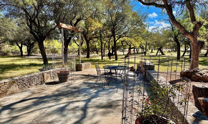 Junction House | Llano River Retreat - 5 bedrooms/4 bathrooms