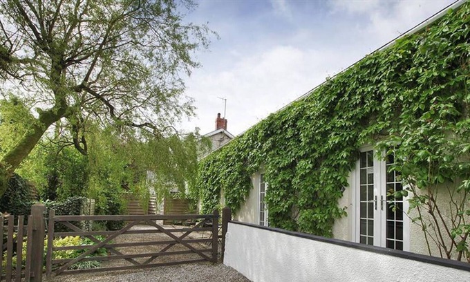 Crynant House | Llethryd Farm Cottage Two