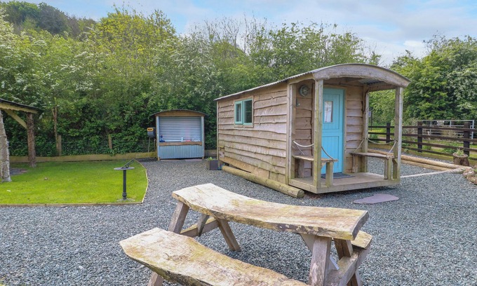 Brynrefail Cottage | LLETY LLANFAIR, romantic, character holiday cottage in Y Felinheli
