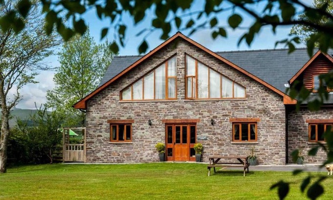 Brecon House | Llety Llyn y Fan - Five Bedroom House, Sleeps 10