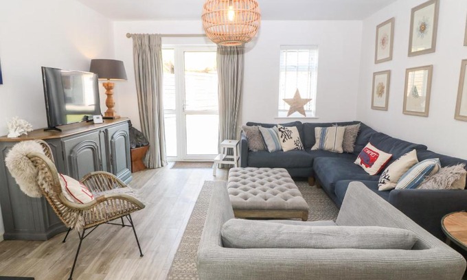 Edern House | Llwyn Onn