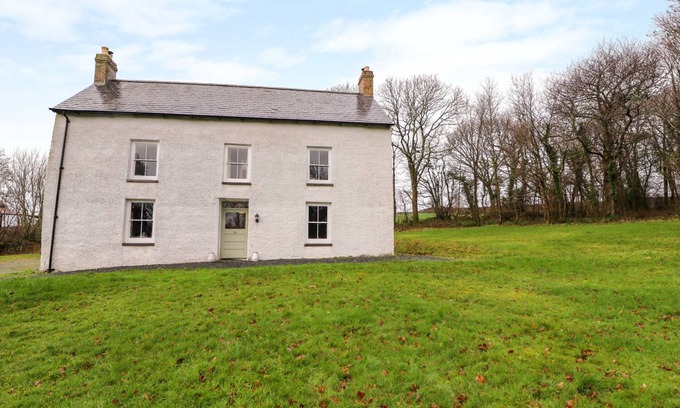 Llandysul Cottage | LLWYNCADFOR FARM, pet friendly, with open fire in Newcastle Emlyn