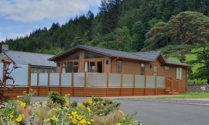 Gwynedd- Snowdonia House | Llyn Padarn Lodge