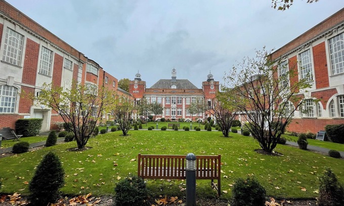 Mile End Apartment | LNDN-EDI133 · Chic Victorian Flat in Private Estate - Mile End!