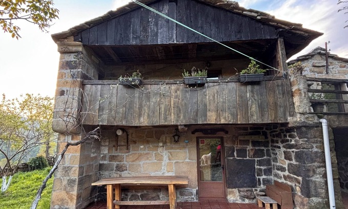 Resconorio Cabin | Lo Macario Pasiega cabin, with forest views