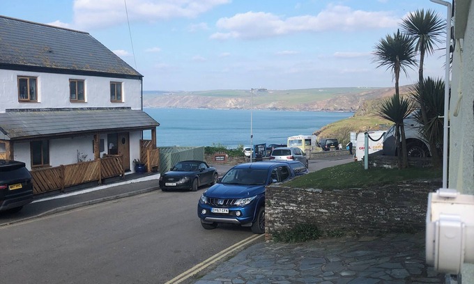 Port Isaac Apartment | Lobber - Sea views apartment with parking in a house overlooking the bay
