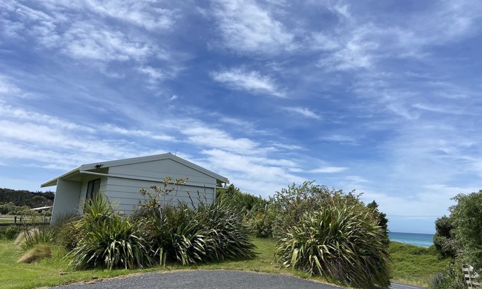 Brighton Cottage | Loboski Ocean Retreat