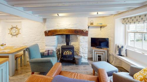 Port Isaac House | Lobster Cove, 50 metres from the beach, harbour, pub & coastal walks
