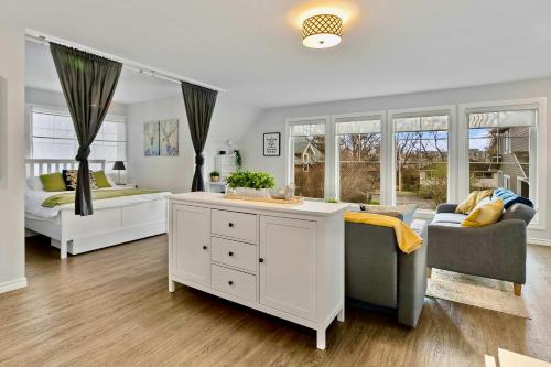 Okotoks Apartment | Local Loft - Downtown Okotoks - 2BD - Private