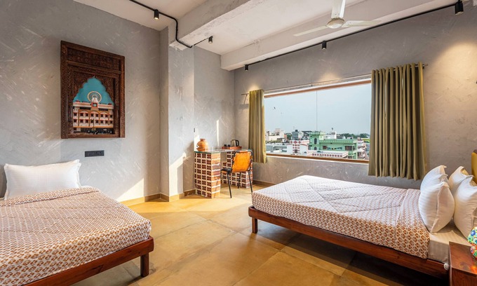 Varanasi Hotel | LOCAL LOK