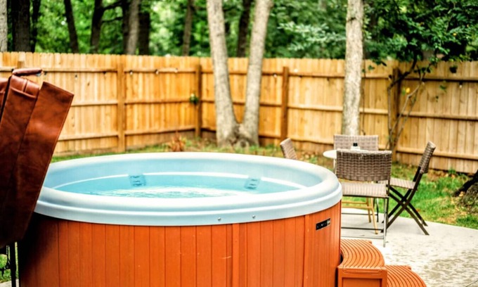 Traverse City House | Locally Owned 2BR w/Hot Tub