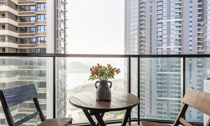 Xiangzhou District Apartment | Locals Boutique Apartment WanzaiCEC No.6