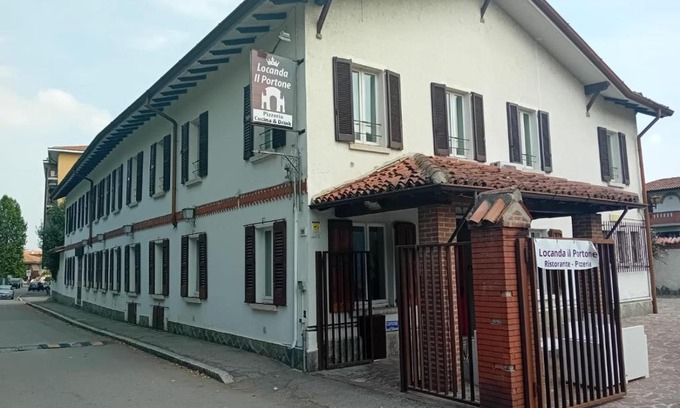 San Colombano al Lambro Hotel | Locanda Il Portone