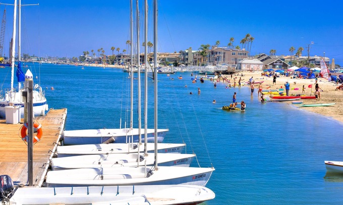 Peninsula House | Located 3 houses from the water! Coastal beach house with two car garage