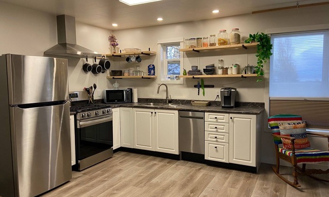 Campbell River House | Located across from stunning Oyster Bay, 20 minutes to Mt Washington ski resort!