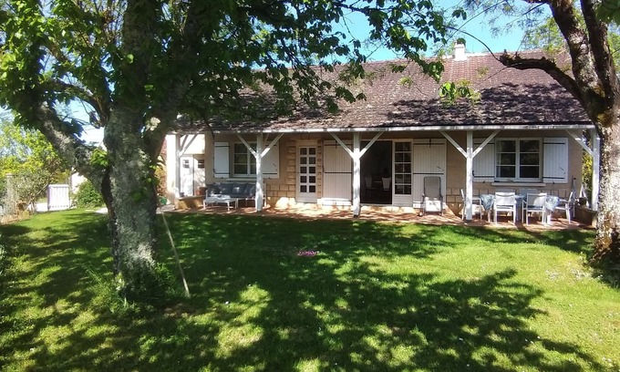 Laval House | Located between Sarlat and Rocamadour, in a quiet area with a view, 120m² single-storey gîte.