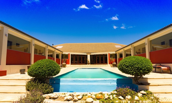 Pringle Bay House | Located in a Nature Reserve, you will get pampered and can relax.