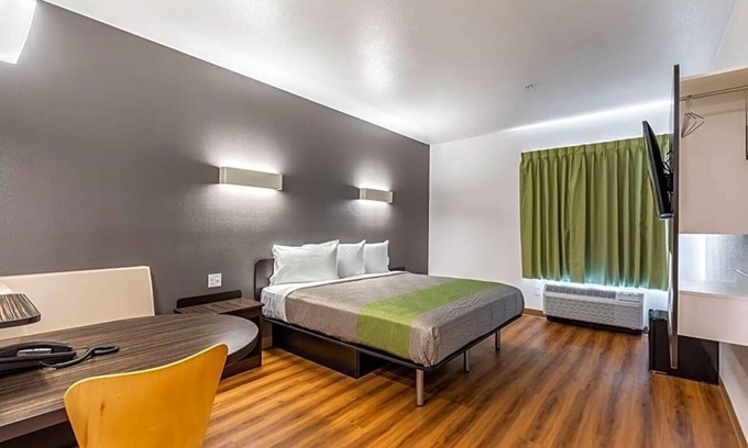 Las Vegas Apartment | Located in Las Vegas, Motel 6 Las Vegas, Nv - Motor Speedway features free WiFi .