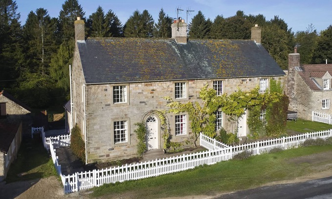 Coneysthorpe Apartment | Located in the Castle Howard Estate village of Coneysthorpe, The Green is a cosy cottage that has be