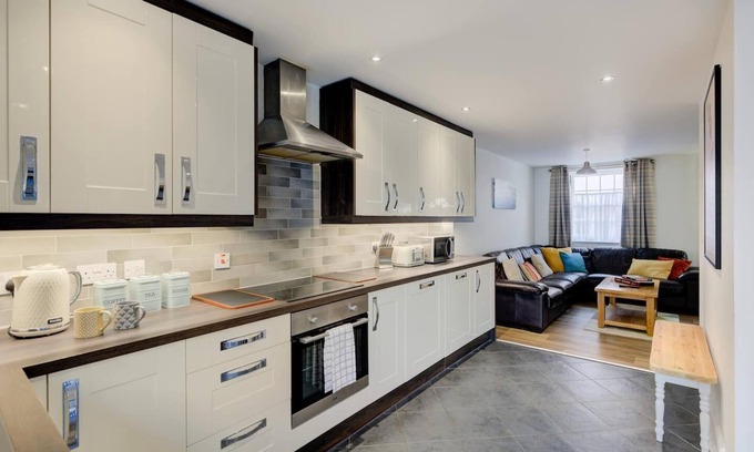 Harwich House | Located in the Centre of Old Harwich , metres away from beach and river.