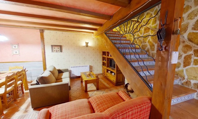 El Tiemblo House | Located in the village: AA/CC electric fireplace wifi wifi hydro cabin pets allowed