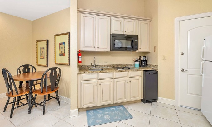 Demere Park Condo | Located near St. Simons Island Pier, Restaurants, Lighthouse and Oceanfront Neptune Park