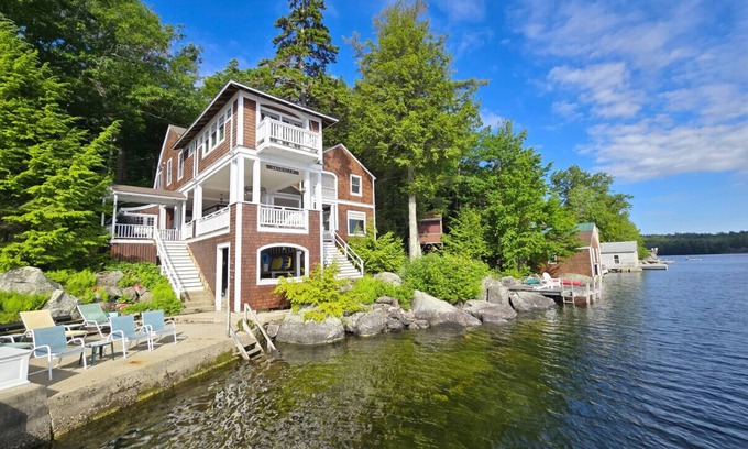 Sunapee House | Located on Historic Lake Avenue