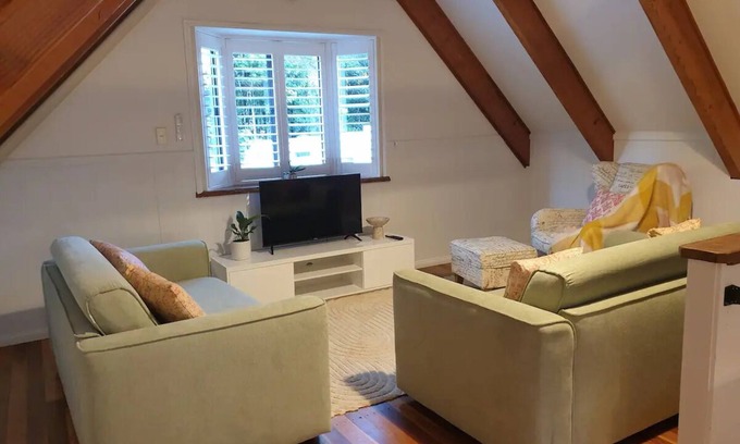 Eagle Heights House | Locatio Location Location