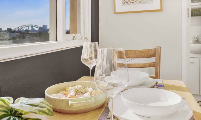 Woolloomooloo Apartment | Location and lifestyle in a cute luxe studio with stunning city views