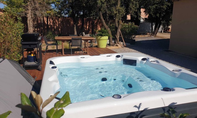 Aureille Apartment | Location au Cœur des Alpilles, Appartement Pour 2 Personnes Avec Terrasse Privée
