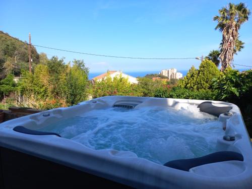Bastia Apartment | Location Bastia, U Fiumicellu. Vue Mer. Jacuzzi, Barbecue,. Pour 2 personnes